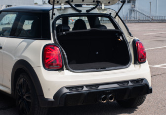 Подержанный автомобиль MINI Hatch 2021 года (14 фото)