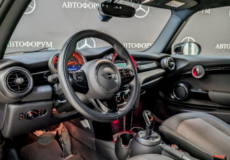 Подержанный автомобиль MINI Hatch 2020 года (16 фото)