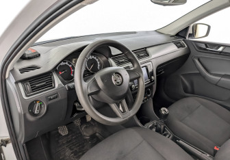 Подержанный автомобиль Skoda Rapid Liftback 2019 года (16 фото)