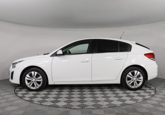Подержанный автомобиль Chevrolet Cruze Hatchback 2013 года (8 фото)