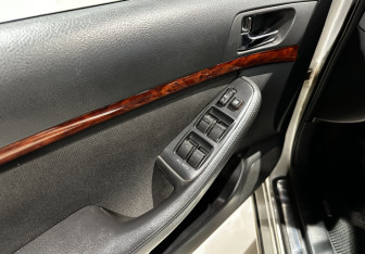 Подержанный автомобиль Toyota Avensis Wagon 2006 года (15 фото)