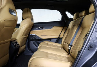 Подержанный автомобиль Changan UNI-K 2023 года (12 фото)