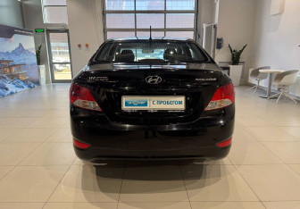 Подержанный автомобиль Hyundai Solaris Sedan 2013 года (5 фото)