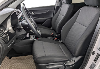 Подержанный автомобиль Kia Rio Hatchback 2021 года (20 фото)
