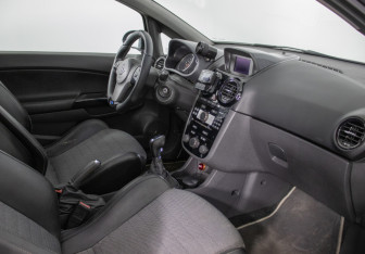 Подержанный автомобиль Opel Corsa OPC 2008 года (9 фото)