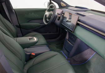 Подержанный автомобиль Zeekr X 2023 года (9 фото)