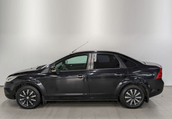 Подержанный автомобиль Ford Focus Sedan 2010 года (8 фото)