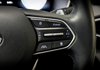 Подержанный автомобиль Hyundai Santa Fe 2022 года (28 фото)