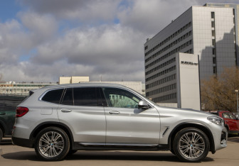 Подержанный автомобиль BMW X3 2019 года (3 фото)