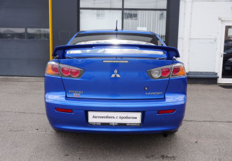 Подержанный автомобиль Mitsubishi Lancer Sedan 2011 года (6 фото)