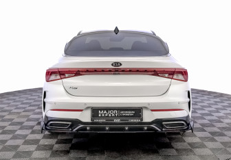 Подержанный автомобиль Kia K5 2021 года (6 фото)