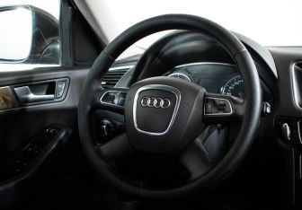 Подержанный автомобиль Audi Q5 2011 года (12 фото)