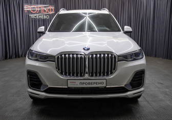 Подержанный автомобиль BMW X7 2019 года (3 фото)