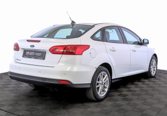 Подержанный автомобиль Ford Focus Sedan 2019 года (5 фото)