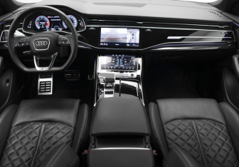 Подержанный автомобиль Audi Q8 2021 года (8 фото)