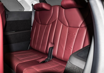 Подержанный автомобиль Hongqi E-HS9 2021 года (14 фото)