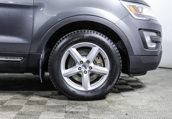 Подержанный автомобиль Ford Explorer 2016 года (5 фото)