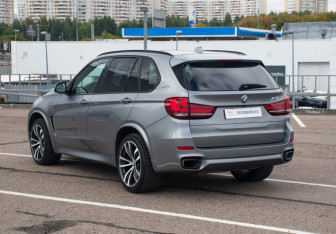 Подержанный автомобиль BMW X5 2016 года (8 фото)