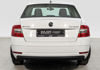 Подержанный автомобиль Skoda Octavia Liftback 2019 года (6 фото)