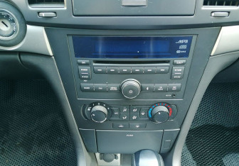 Подержанный автомобиль Chevrolet Epica 2012 года (13 фото)