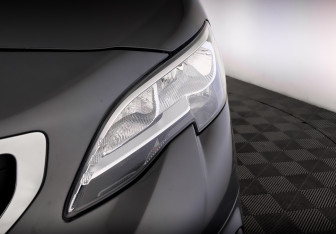 Подержанный автомобиль Peugeot Traveller 2021 года (18 фото)