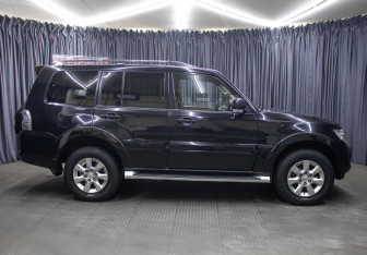 Подержанный автомобиль Mitsubishi Pajero 2013 года (4 фото)