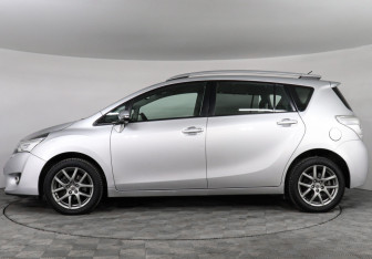 Подержанный автомобиль Toyota Verso 2014 года (8 фото)