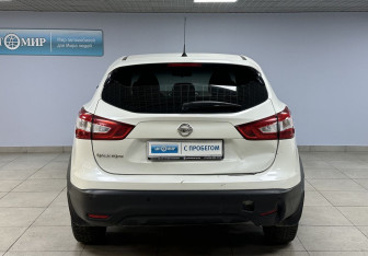 Подержанный автомобиль Nissan Qashqai 2016 года (6 фото)