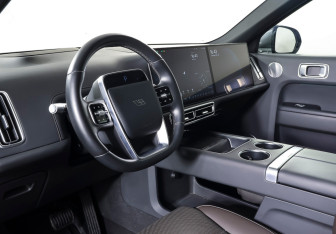 Подержанный автомобиль LiXiang L9 2023 года (16 фото)