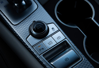 Подержанный автомобиль Genesis G70 2021 года (17 фото)