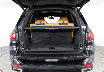 Подержанный автомобиль BMW X7 2019 года (8 фото)