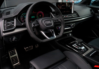Подержанный автомобиль Audi Q5 2025 года (18 фото)