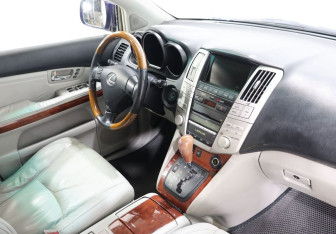 Подержанный автомобиль Lexus RX 2003 года (10 фото)