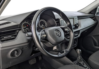 Подержанный автомобиль Skoda Rapid Liftback 2021 года (15 фото)