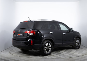 Подержанный автомобиль Kia Sorento 2013 года (5 фото)