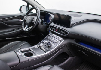 Подержанный автомобиль Hyundai Santa Fe 2023 года (10 фото)