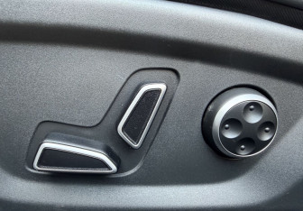 Подержанный автомобиль Changan UNI-V 2023 года (12 фото)