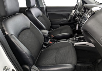 Подержанный автомобиль Citroen C4 Aircross 2014 года (23 фото)