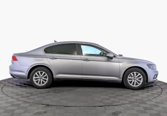 Подержанный автомобиль Volkswagen Passat Sedan 2021 года (4 фото)