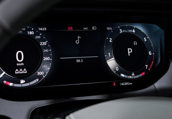 Подержанный автомобиль Land Rover Range Rover Sport 2022 года (11 фото)