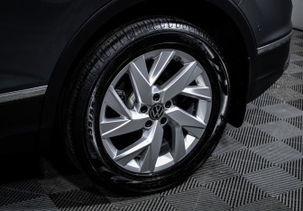 Подержанный автомобиль Volkswagen Tiguan 2020 года (15 фото)