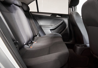 Подержанный автомобиль Volkswagen Jetta Sedan 2015 года (10 фото)