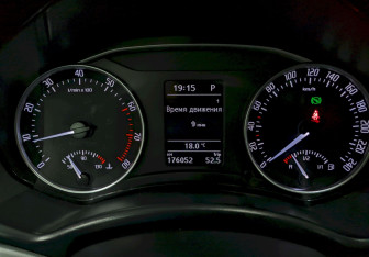 Подержанный автомобиль Skoda Octavia Liftback 2013 года (24 фото)