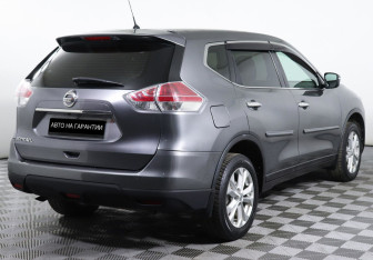 Подержанный автомобиль Nissan X-Trail 2015 года (3 фото)
