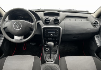 Подержанный автомобиль Renault Duster 2014 года (12 фото)