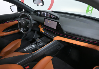 Подержанный автомобиль Changan UNI-V 2023 года (9 фото)