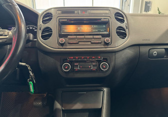 Подержанный автомобиль Volkswagen Tiguan 2011 года (16 фото)