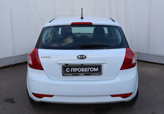Подержанный автомобиль Kia Ceed Hatchback 2011 года (5 фото)