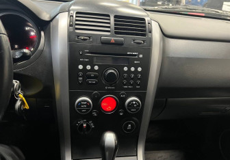 Подержанный автомобиль Suzuki Grand Vitara 2013 года (12 фото)