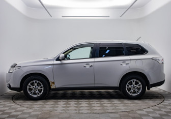 Подержанный автомобиль Mitsubishi Outlander 2012 года (2 фото)